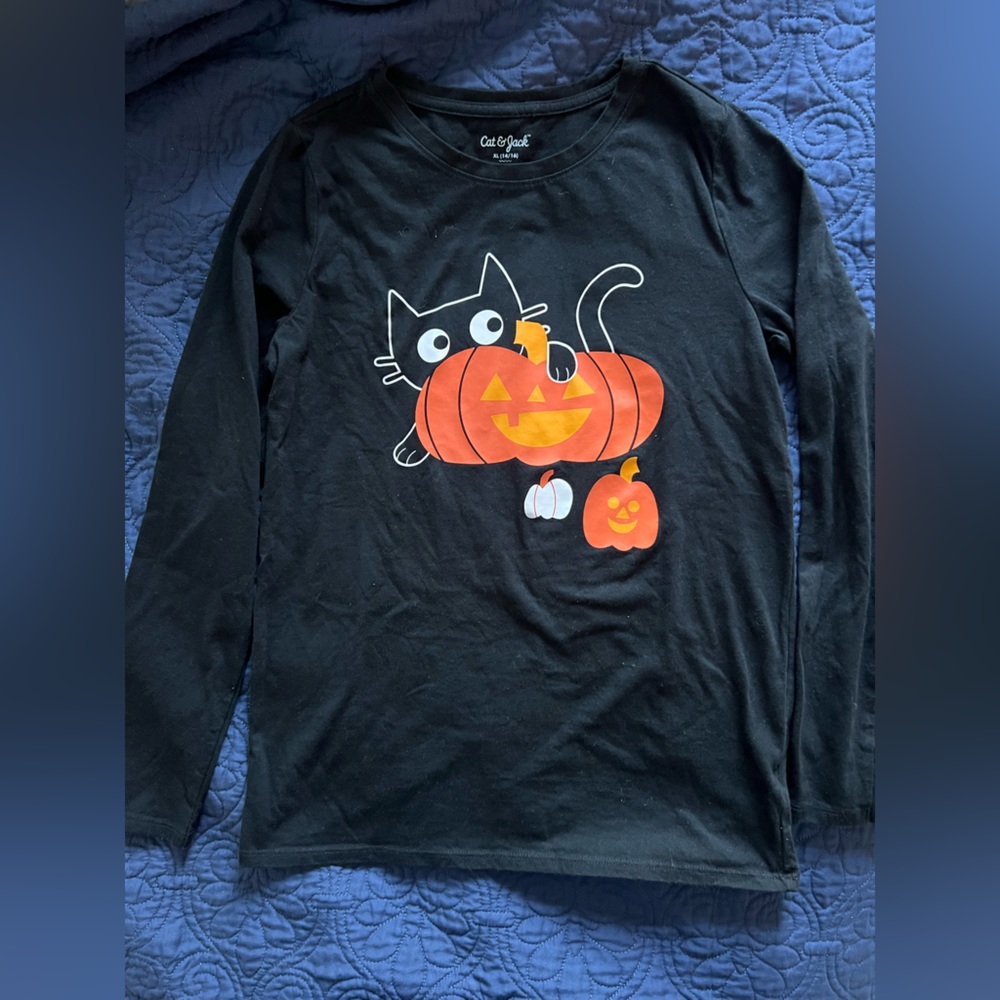 Size XL girls.  14/16 Cat & jack Halloween long sleeve Tshirt with black cat.